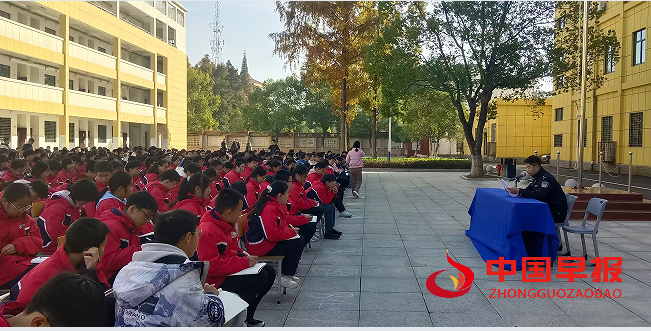 1732844608497759.png 1法治讲座.png