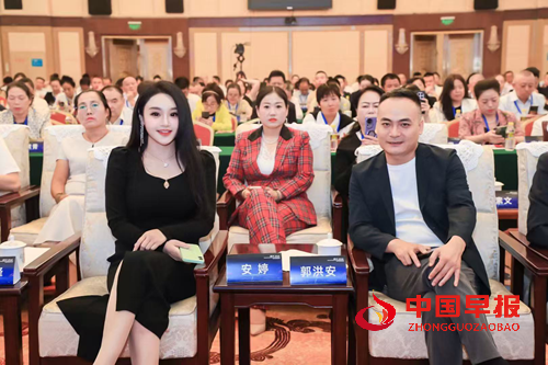 代言人安婷受邀出席2025数字电商赋能实体经济大会(图3)