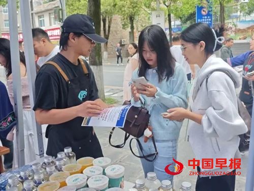 湘超现场湖邑茶集免费送万杯保靖黄金茶新茶饮，引爆湘西茶韵热潮(图7)