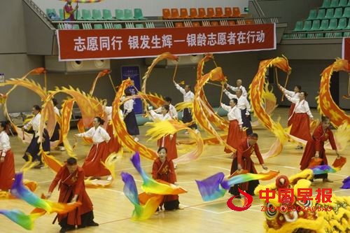 2025年全国老年人健身广场舞大联动湖北主会场(宜昌)活动盛大启幕, 三峡满江红艺术团《舞动宜昌》震撼全场(图2) 2025年全国老年人健身广场舞大联动湖北主会场(宜昌)活动盛大启幕, 三峡满江红艺术团《舞动宜昌》震撼全场(图2)